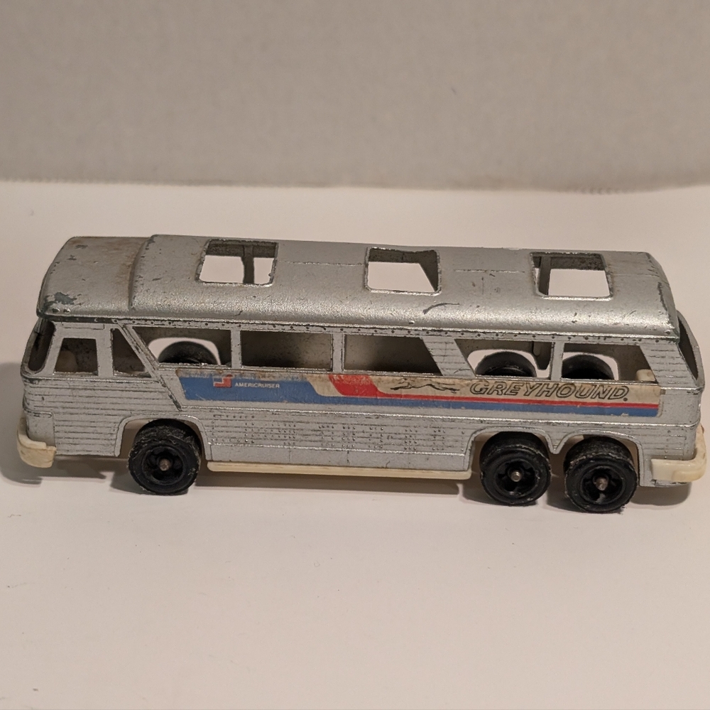 RELIABLE 1960'S TOOTSIETOY GRAYHOUND BUS WHEELS ROLL WELL, USA.